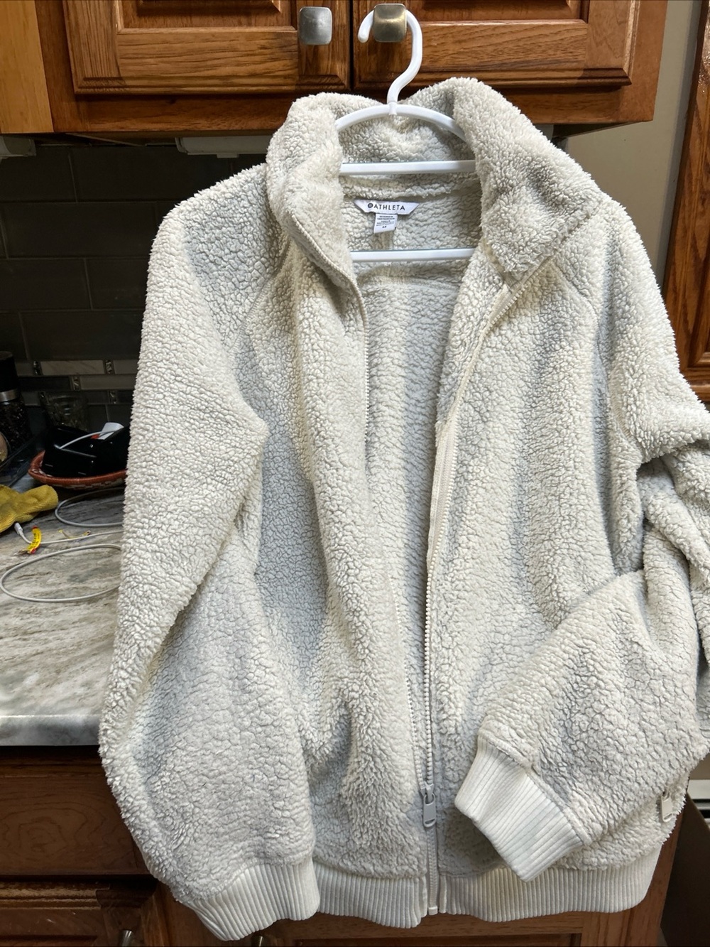 Athleta Size  M Tugga Sherpa Jacket Cream Athleisure  Fluffy Zip Up Pockets